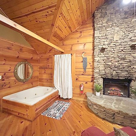 Honeymoon Hideaway Villa แกตลิงเบิร์ก ภายนอก รูปภาพ